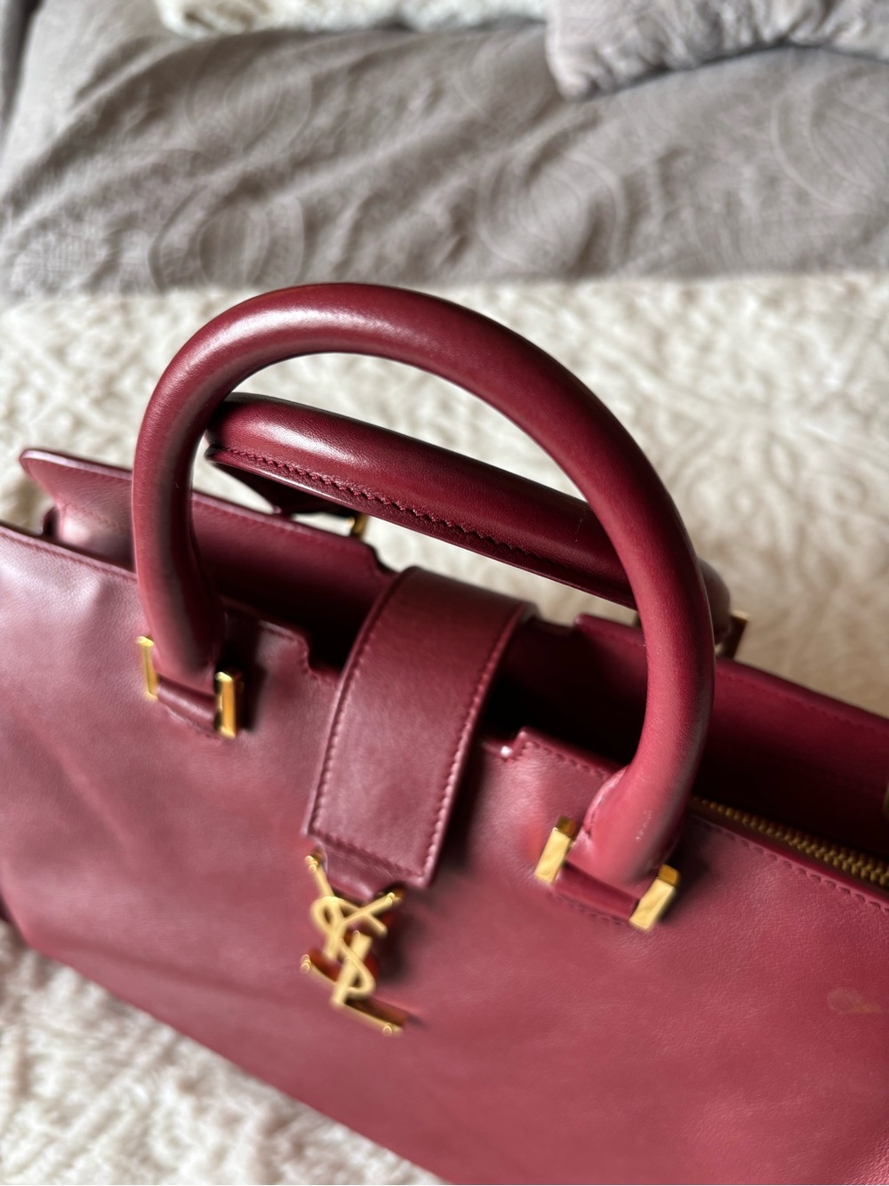 Saint Laurent Cabas in Wine/Gold - Picture 2 of 14